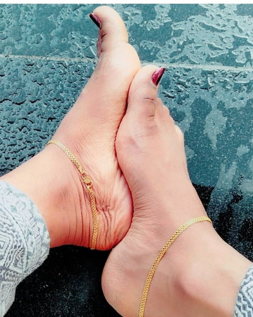 #feet #feetlove #feetworld #foot #feet_anklets #feetanklets #legs #Anklets #ankletsfeet #goldenankle