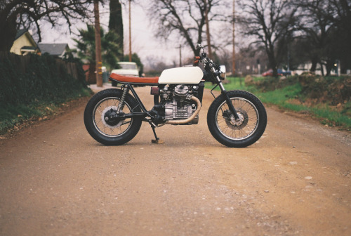 caferacerpasion:  Preciosa la Honda CX500 Brat Style by One Down Four Up - Via Moto-Mucciâ€‹ | caferacerpasion.com