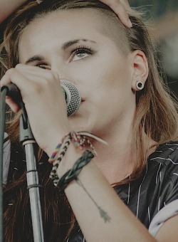 vegaskarth:  Lynn Gunn of PVRIS[c] [c] 