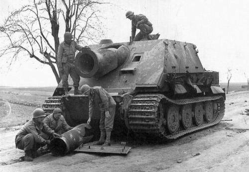 A captured SturmTiger