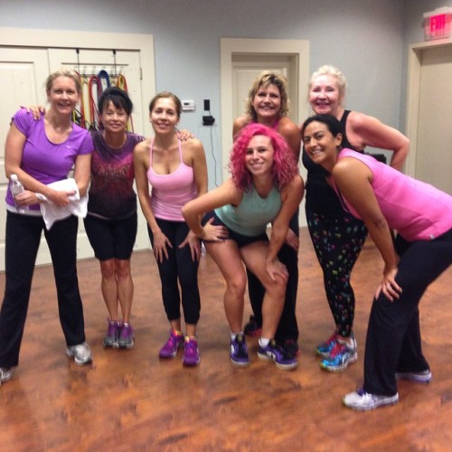 #sexyfitcrew #carltonwoods #thewoodlands #woodhood #dancefitness #pinkhair (at Carlton Woods Country