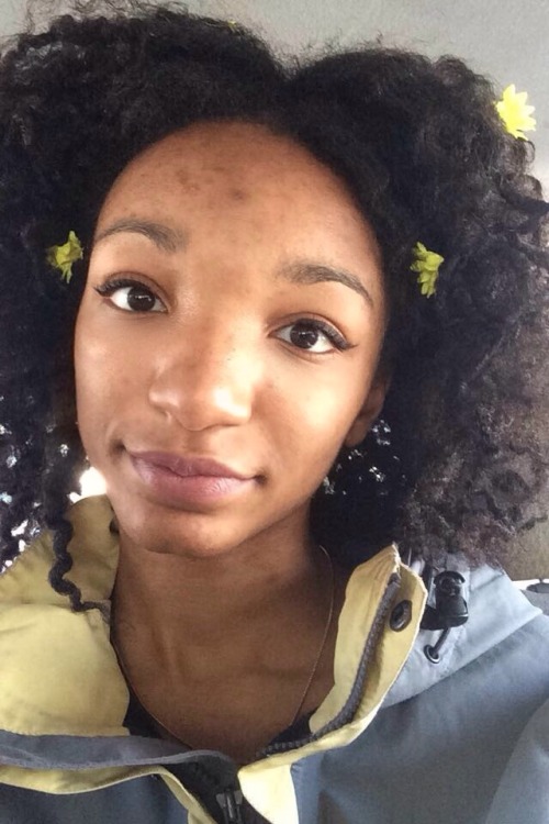 namastaywoke:  Flowery Afros are the move for this spring pass it on