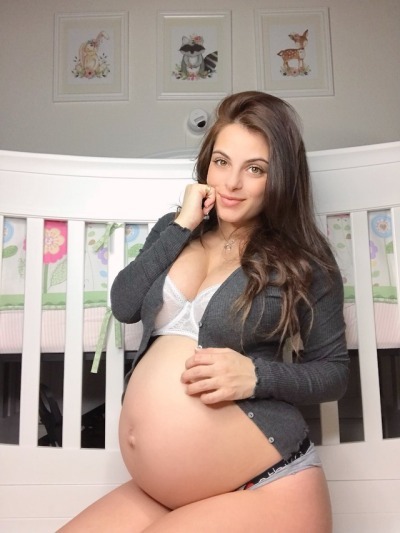 pregnantbaby-xx:  preggosaremyfetish:   mrsdykstra4241:       Obligatory Alexa Pearl