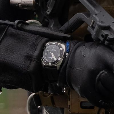 Instagram Repost
ralftech_official  TGIF (Thank Glock it’s Friday)! Featuring WRX Electric Orignal in action… When it is dangerous bring the right tools! [ #ralftech #monsoonalgear #divewatch #watch #toolwatch ]