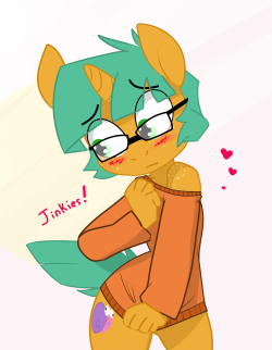 ask-glittershell:@askeverfreerat made me put Glitter in this tiny sweater and glasses. what a jerkAhhhhh &lt;3333