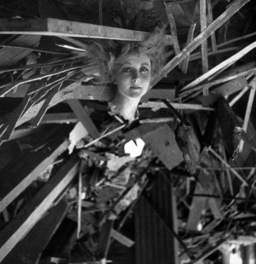 Cecil Beaton, A wax head among the ruins of Madame Tussauds during the London Blitz (1940).