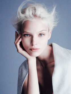 rhapsodybrohemian:  n-a-p-o-l-e-o-n:  Sasha Luss for Exhibitonist Magazine   Dear lord, wow.