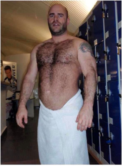straightrealmen:  tradiesandchavs:  Hot hunks in towels!!!  Follow this blog guys!!!