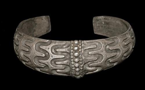 archaicwonder: Viking Orupgard Type Bracelet, 10th Century AD A silver penannular bracelet with carv