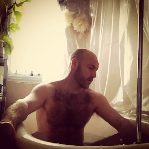 elements-of-dreams-and-desires:  Christmas bath with spruce oil :) 