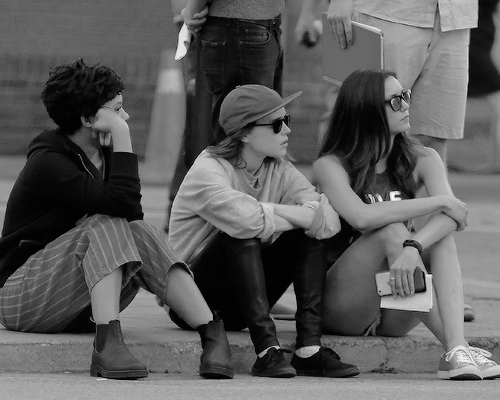 ninadobrevadaily:  Nina Dobrev, Ellen Page and Kiersey Clemons on the set of “Flatliners”