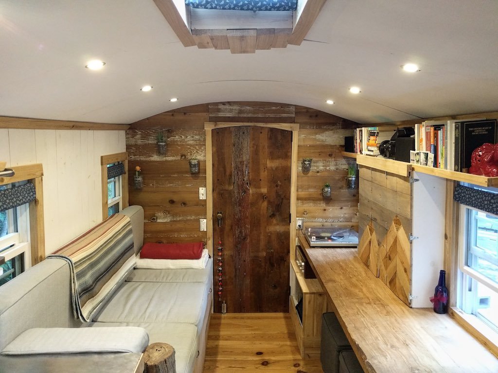 utwo:  Tiny Bus House© tinyhouseswoon