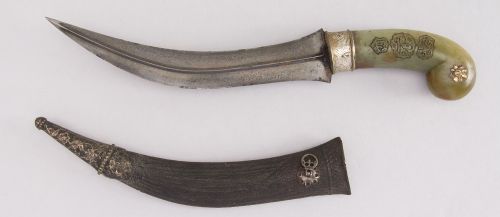 art-of-swords:  Khanjar Dagger with Sheath Dated: 18th century Culture: Indian Medium: steel, silver, jade, diamond, gold, leather Measurements: H. with sheath 13 7/8 in. (35.2 cm); H. without sheath 12 3/4 in. (32.4 cm); L. of blade 8 1/2 in. (21.6 cm);