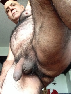daddysdirtyboy:Get your face in there, boy.