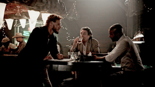 yourviolentlackofvirtue:American Gods → 1.01 The Bone Orchard