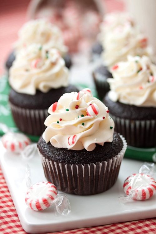 confectionerybliss: Chocolate Cupcakes with Peppermint Buttercream | Tide and Thyme