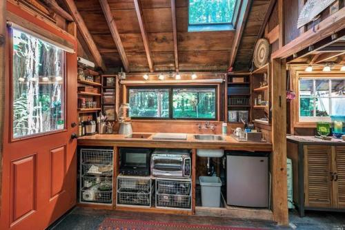 tinyhousetown:A 324 sq ft cabin for sale in Monte Rio, Callfornia   Gorgeous