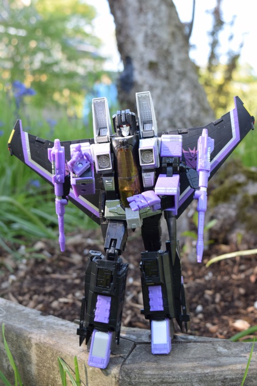 Takara Tomy Masterpiece MP-11SW SkywarpMy second Masterpiece (I’m beginning to see a pattern here&he