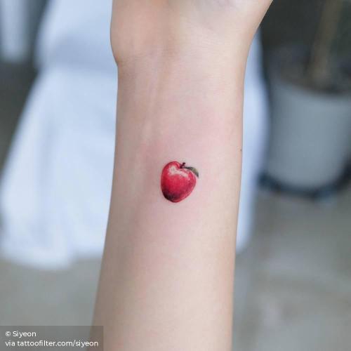 By Siyeon, done in Seoul. http://ttoo.co/p/34677 apple;facebook;food;fruit;micro;nature;realistic;single needle;siyeon;twitter;wrist