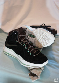 Shoe-Pornn:  Nike Lebron Ext-Black Suede Quickstrike.  I Want These