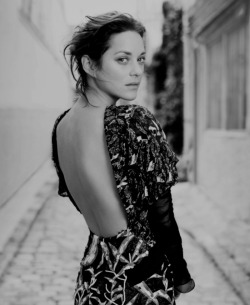 keroiam:    Marion Cotillard photographed by Jan Welters for Dior.   