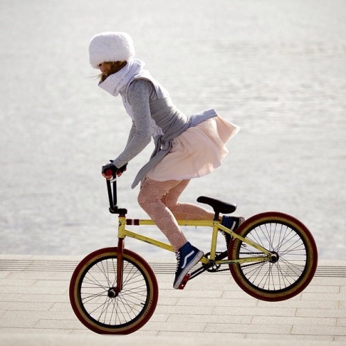 brixtonnihilistcyclingclub: Let’s dance! #shefix #shebmx #girlsonbikes