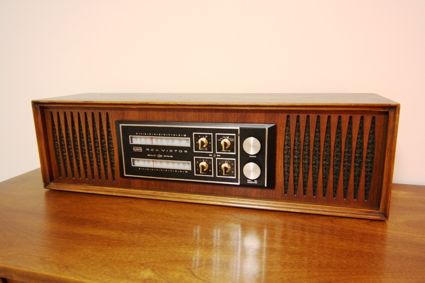 midcenturymodernfreak:  RCA Victor RHC60W Radio - Via 