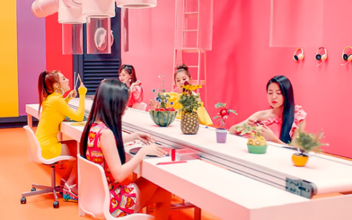 yxxna: Red Velvet x Tables 