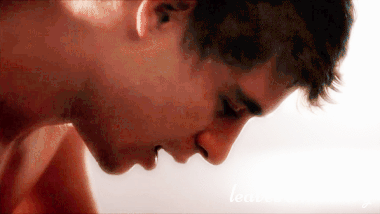 swiftletinthecloud:“Death leaves a heartache no one can heal,Love leaves a memory no one can steal.”