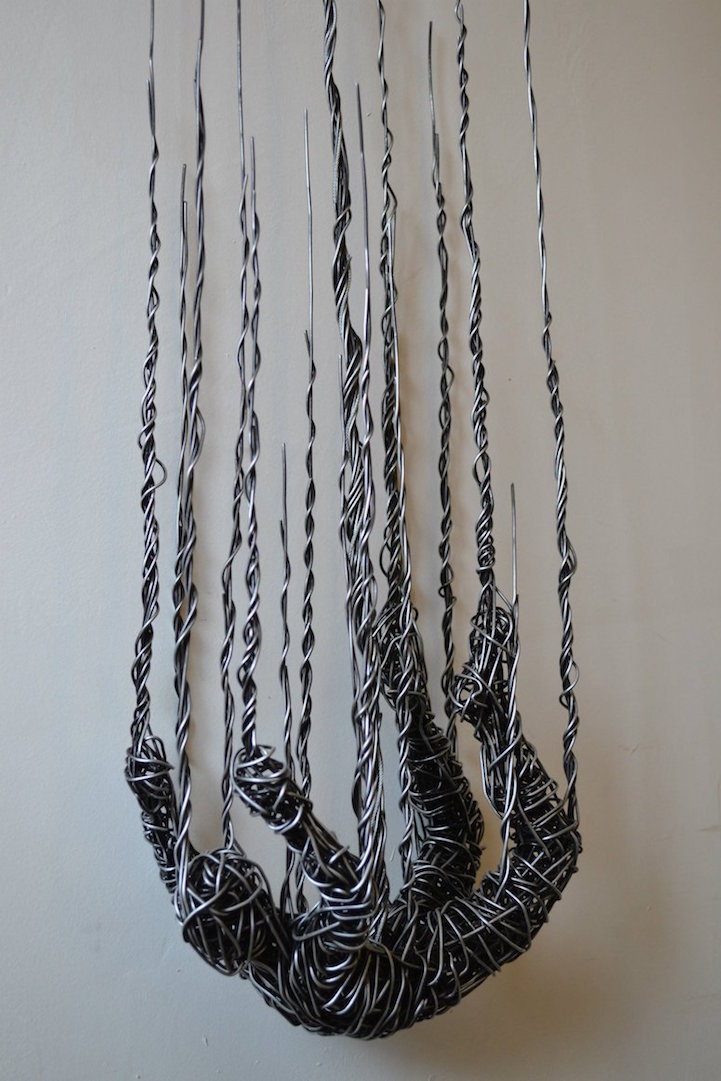 askun:  jedavu:  Breathtaking Wire Sculptures Capture the Fluidity of the Human Body