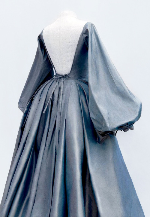 evermore-fashion:Frieda Leopold ‘Historic Inspired’ Haute Couture Gowns [x][x]