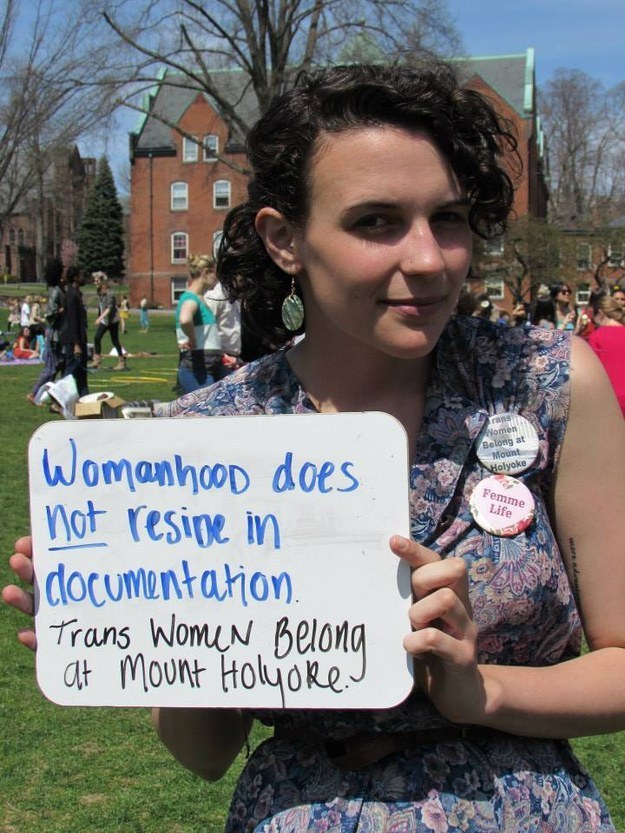smartgirlsattheparty:  lgbtqblogs:  Mount Holyoke Students Advocate For The Inclusion