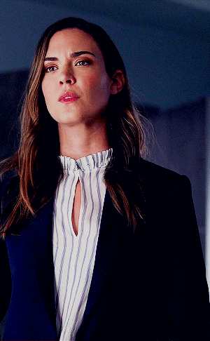 danvarias:  # a lesbian to watch out for 