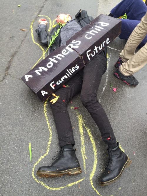 land-of-propaganda: #Ferguson Ferguson protesters hold a die in. (11/16)