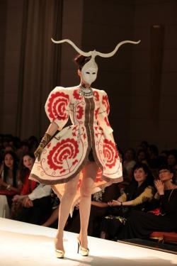 berkesiagota:Aya Bapani - fall 2012 - Kazakhstan fashion week 