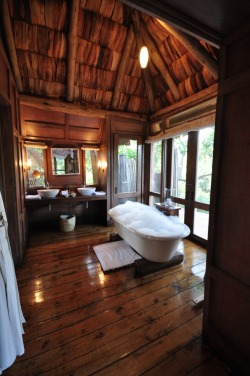 justthedesign:  Cabin Living Bathroom 