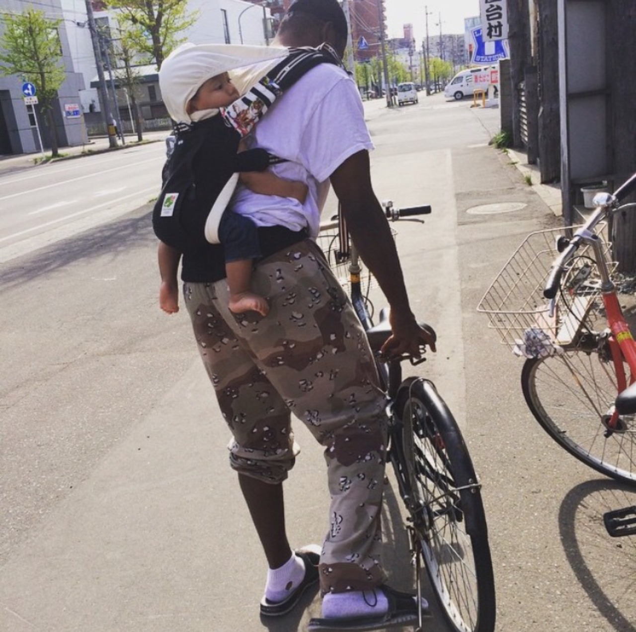 trebled-negrita-princess:  blackreignbow:  gquedd:  afro-arts:  Fatherhood  The best