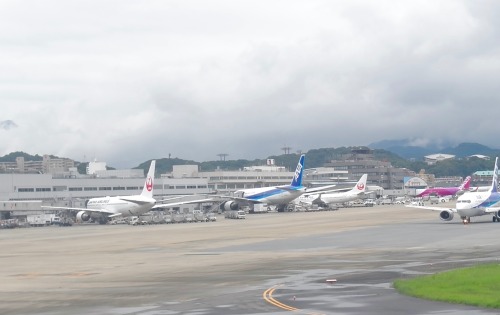 jasmine7031:To TokyoOn takeoff time, Fukuoka was cloudy. In the sky, it was a blue sky.