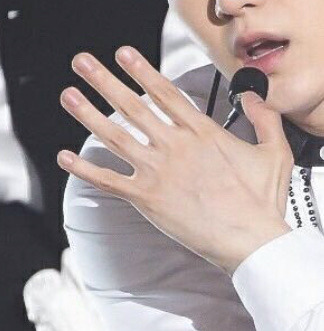Todays Topic Of Discussion: Min Yoongis Hands