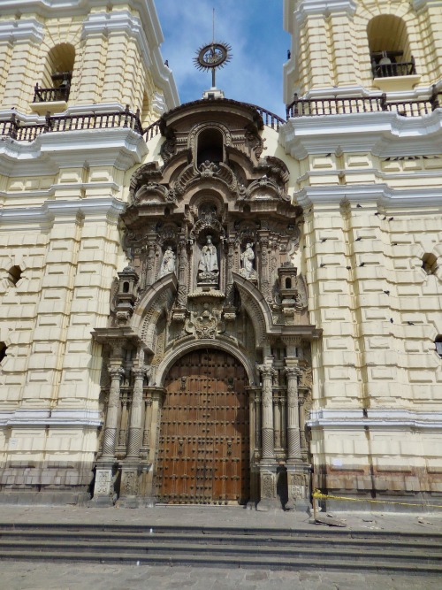 Fachada principal, monasterio de San Francisco, Lima, 2017.