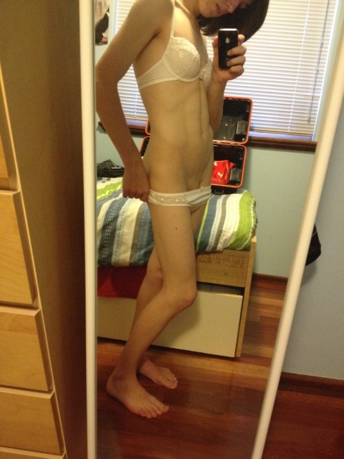 toyingwithcorsets:  My new white bra and panties set. ^.^