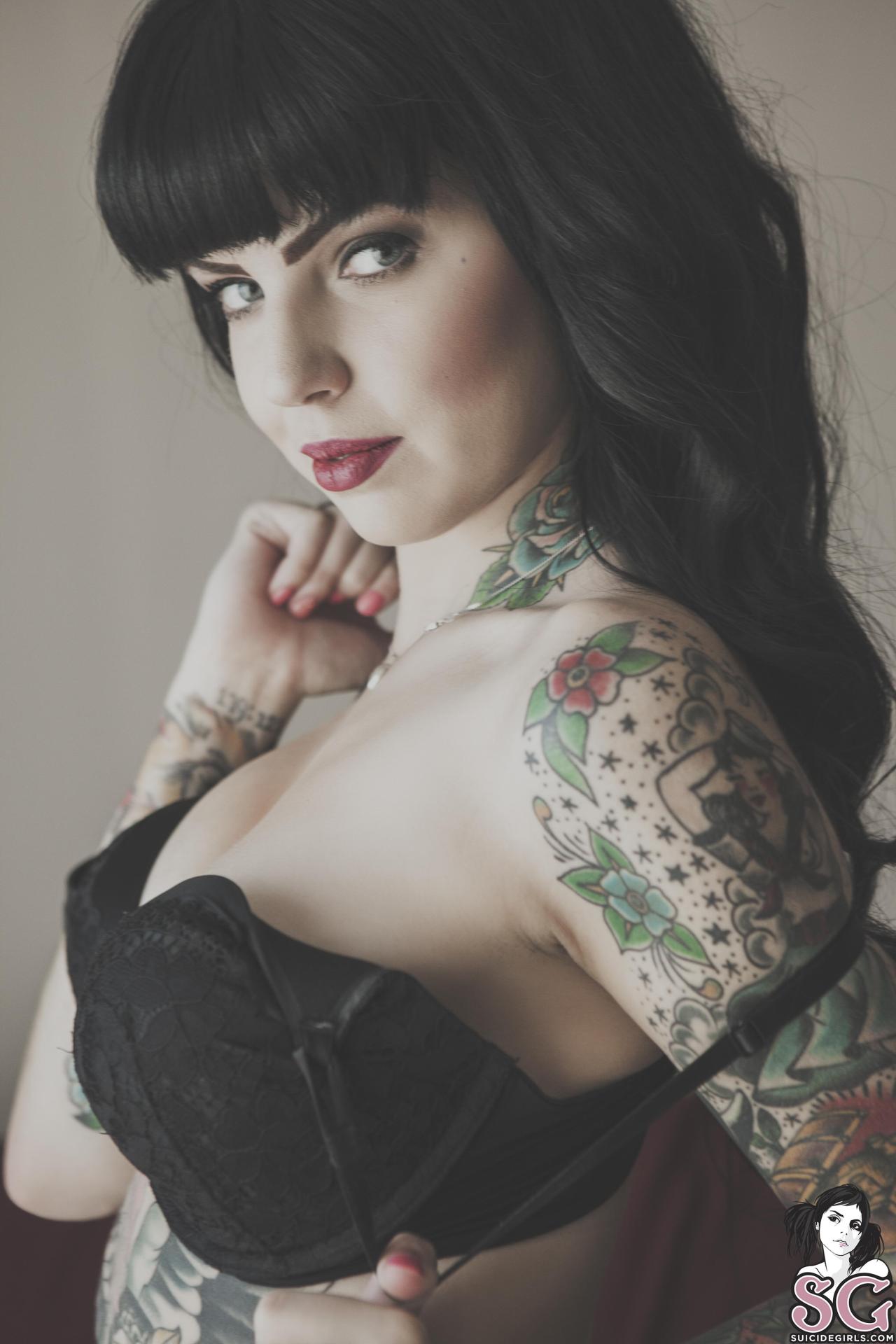 wealllovealternativemodels:  Pinkdroid Suicide.