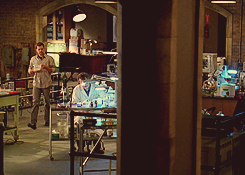 averygreekidea:  FRINGE MEME | ONE LOCATION (1/1) | WALTER'S LAB  BOOM DOWN TO REVEAL OUR LAB SPACE, perhaps the real fourth character in our series.  