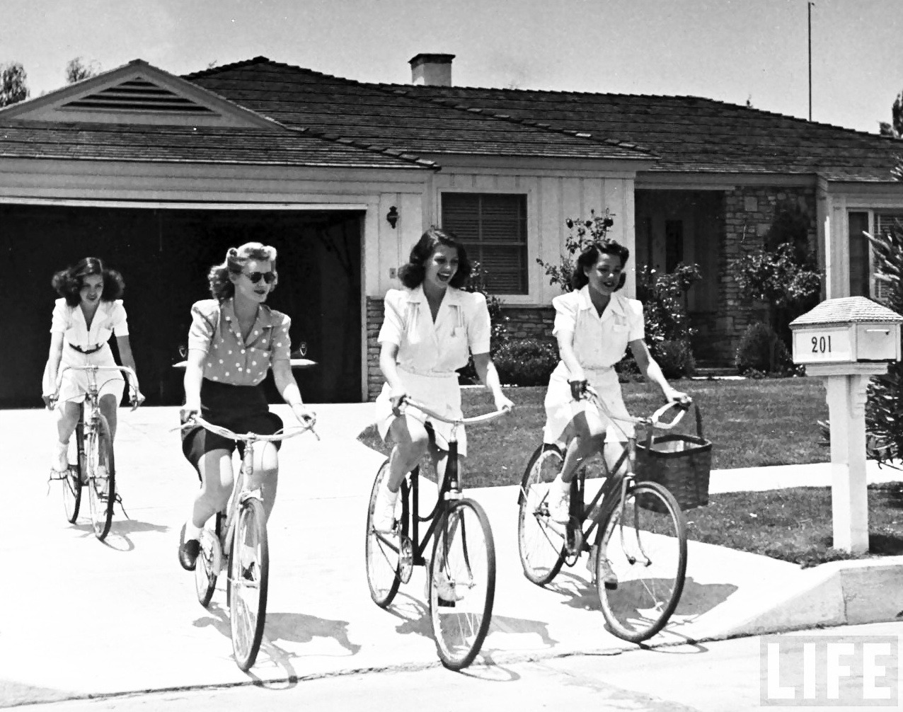 girlsandmachines:  Peter Stackpole -  Rita Hayworth trying out some new tricks on