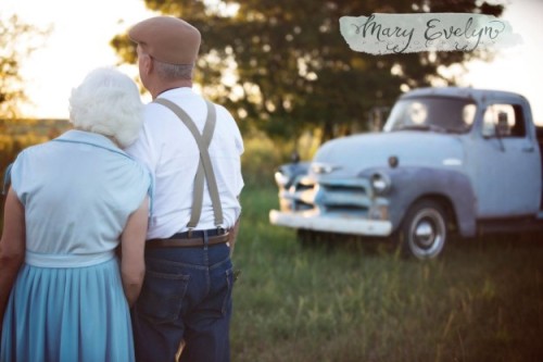 THIS COUPLE THAT’S BEEN MARRIED FOR 57 YEARS DID A PHOTOSHOOT INSPIRED BY THE NOTEBOOK AND I’M SO OV