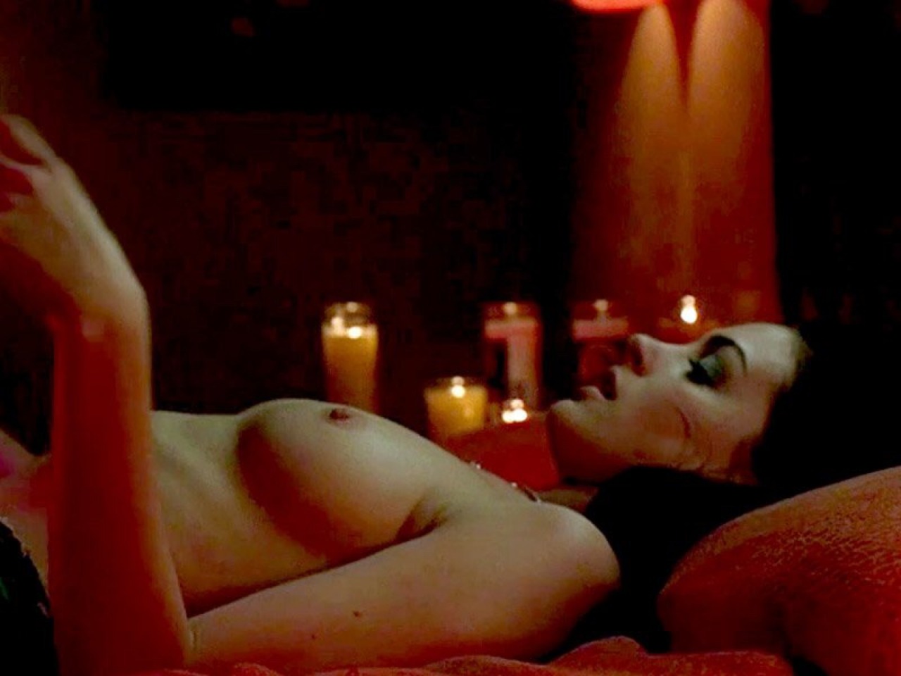 celeb-nude:  Anne Hathaway American Actress #celebrity nude #nude celeb
