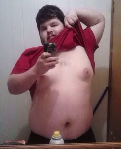 chubbyguysonly:  Real guys near you are looking to fuck tonight: http://bit.ly/2caJiLA