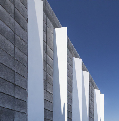 dailydesigner:  Casa Caja by S-AR 