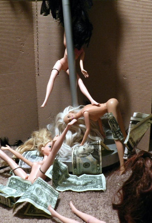 viciousbeautie:  Yeah I love dem strippers 