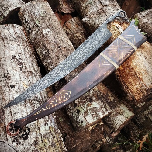 Some still shots of the celtic war knife build. It’s a low layer pattern with a forged ring po